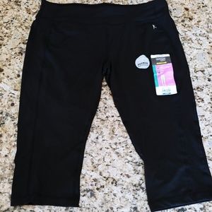 NWT Danskin Now Performance Capri